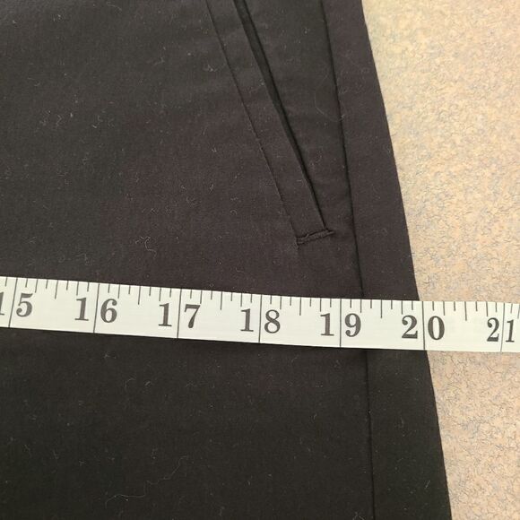 Dockers Khaki Shorts – Black, Size 34 - Picture 6 of 8